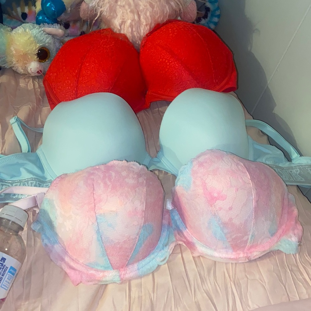 32DD vs pink bras. Good condition💕